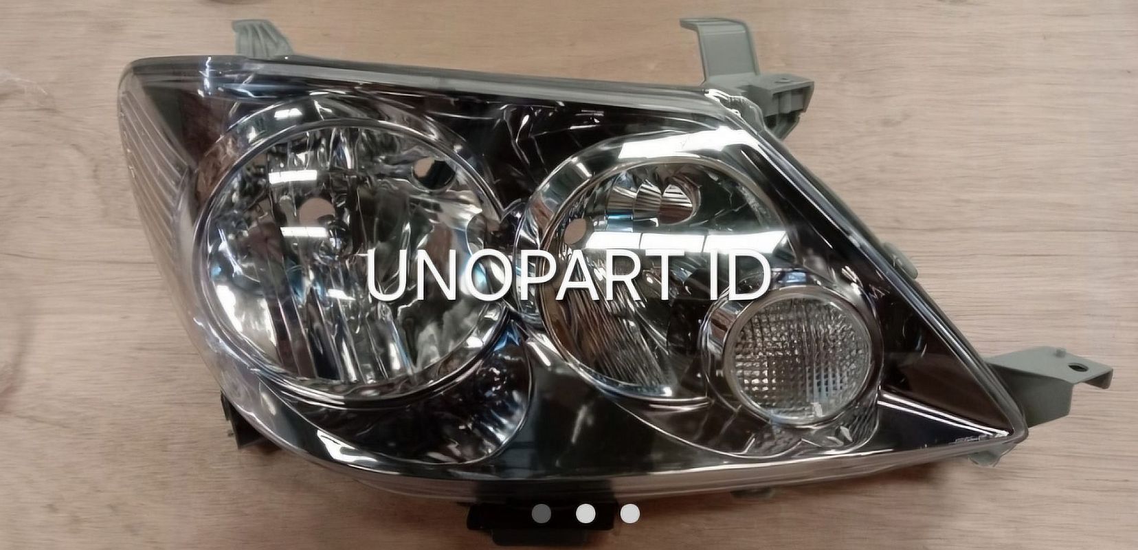 Headlamp / Batok Lampu Depan Toyota Fortuner 2005-Ke Atas Hitam Kiri atau Kanan