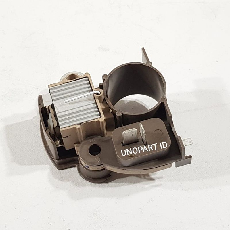 IC Regulator Alternator Mitsubishi T120SS T 120SS T 120 SS OEM Stecker - foto 4