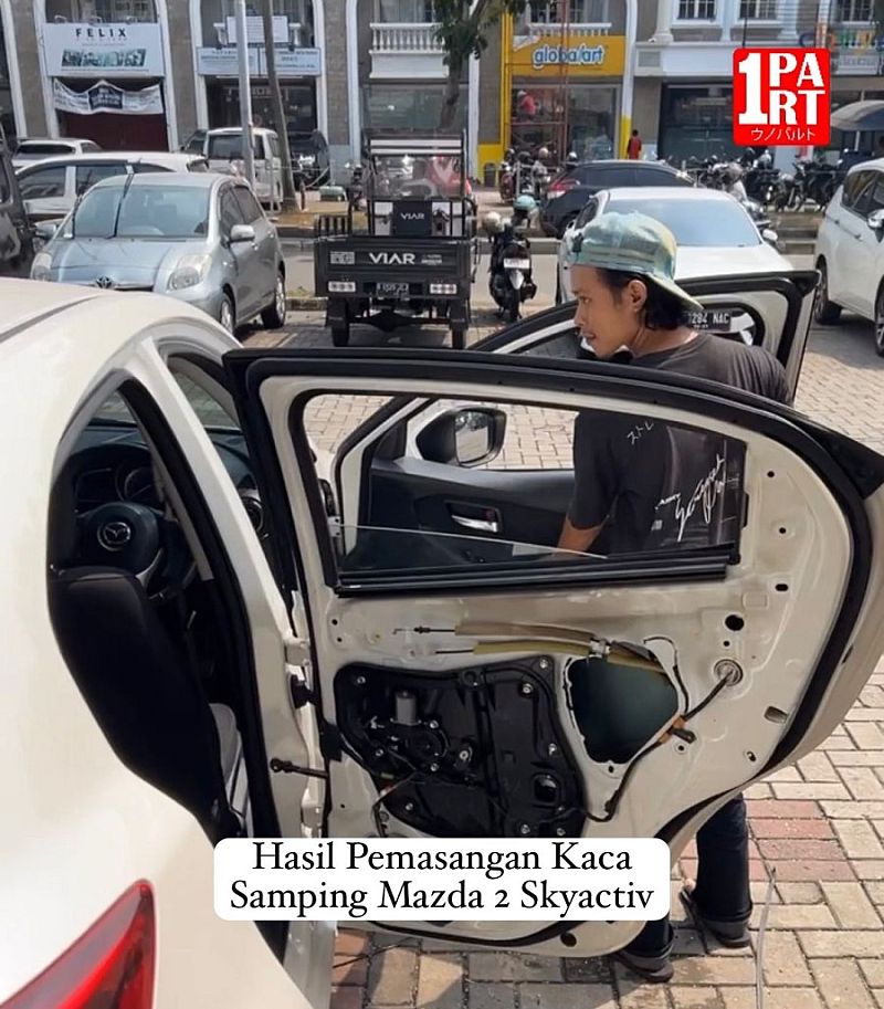 Kaca Pintu Belakang Kanan / Kiri Mazda 2 14- Skyactiv FY SNI E4 DOT - foto 3