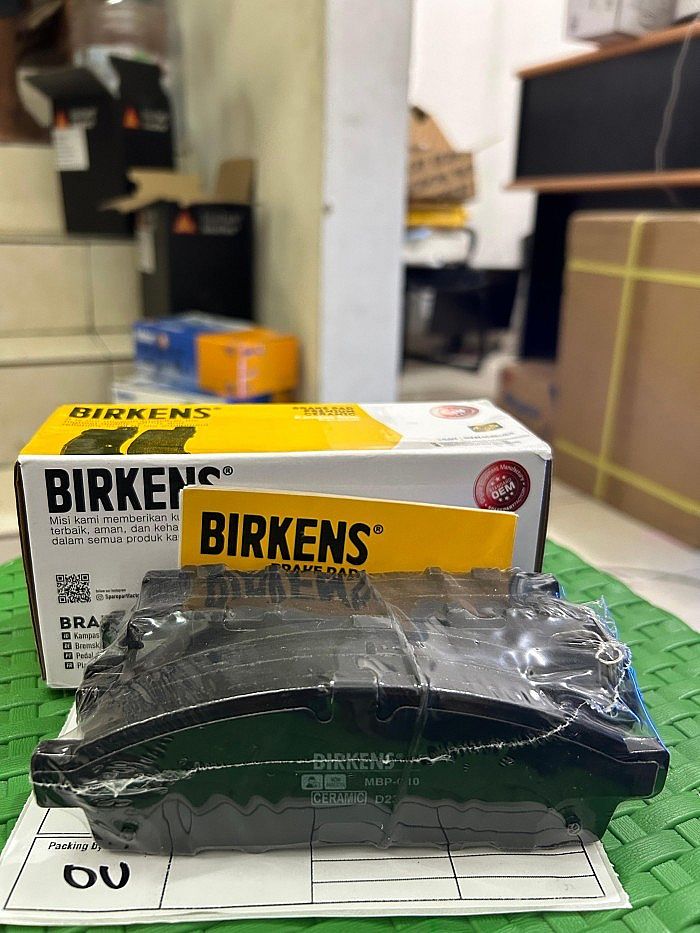 Kampas Rem Depan Mitsubishi Pajero Sport Dakar / Exceed 2008-2015 / Triton 2.5 2.8 2008-2015 / Triton Single Cabin 2015-ON Merk Birkens Part No 4605A284A1= - foto 2
