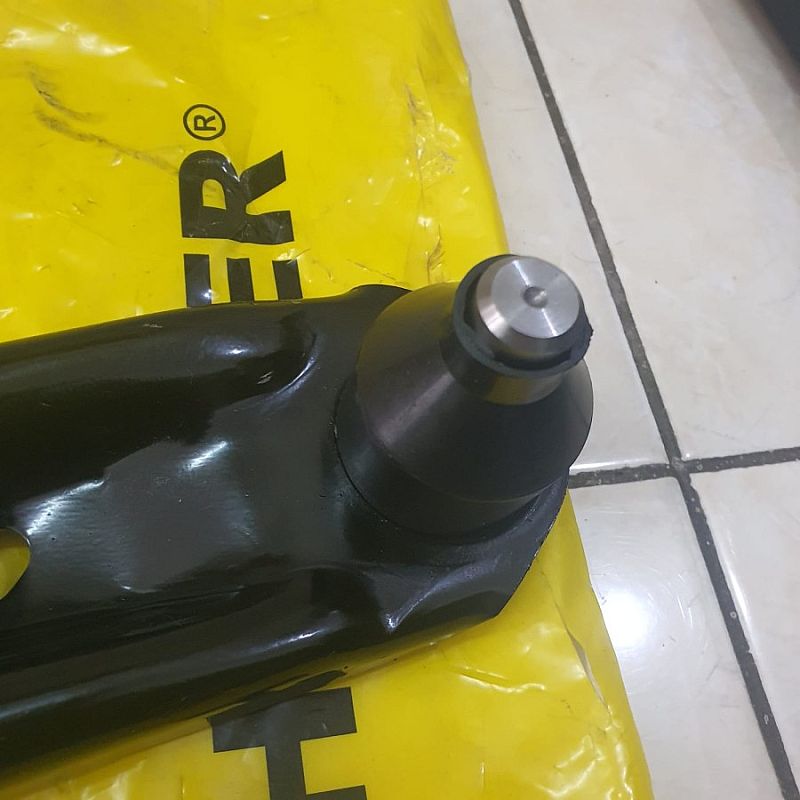 Lower Arm + Ball joint + Bushing Heiker Kiri Atau Kanan Mazda 2 2009-2013 & Ford Fiesta SNI KAN - foto 4